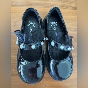 Black patent leather Kids Shoes with Pearls details
